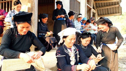 Vietnam changes approach to poverty reduction - ảnh 1